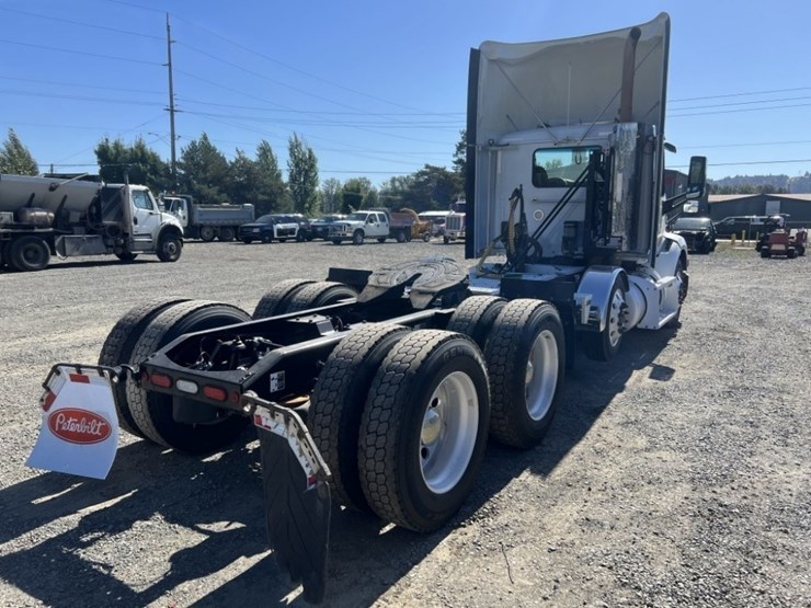 2020-peterbilt-579-image-4