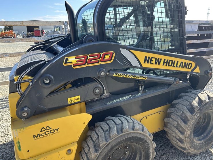 2022-new-holland-l320-image-24