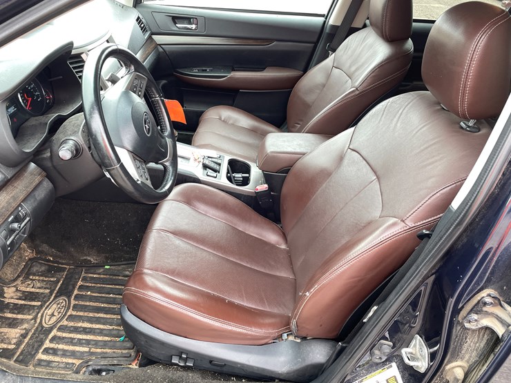 #1037-•-2014-subaru-outback-(wi-title-in-delay)-image-16