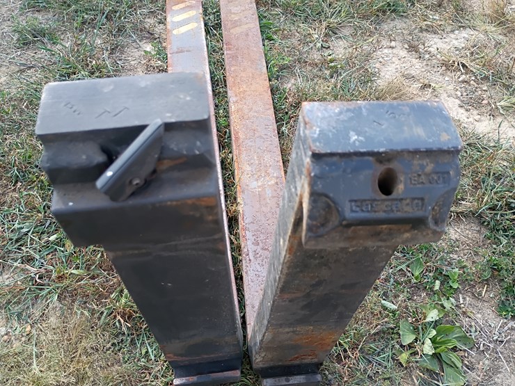 #107-•-set-of-42"-pallet-forks-[damaged]-image-10