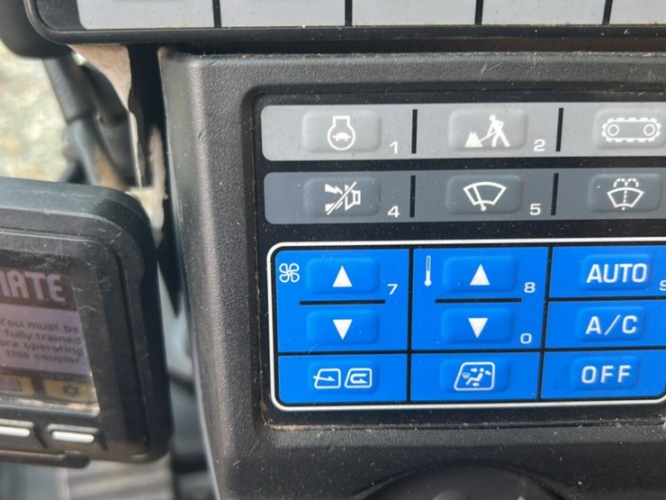 2021-komatsu-pc228-image-45