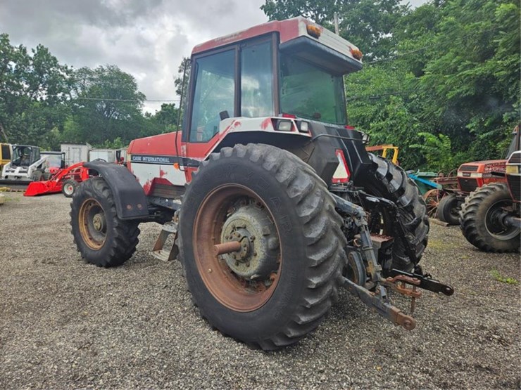#2003-•-case-international-7110-magnum-tractor-image-3