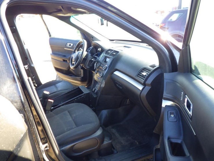 2018-ford-explorer-image-6