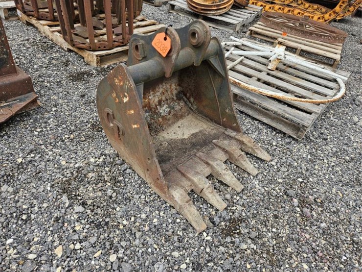 #2038-•-cp-23"-excavator-bucket-image-7