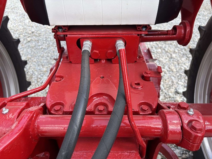 farmall-240-image-32