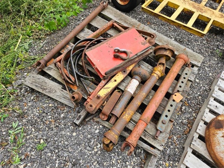 #2052-•-pallet-of-pto's-&-hitch-parts-image-7