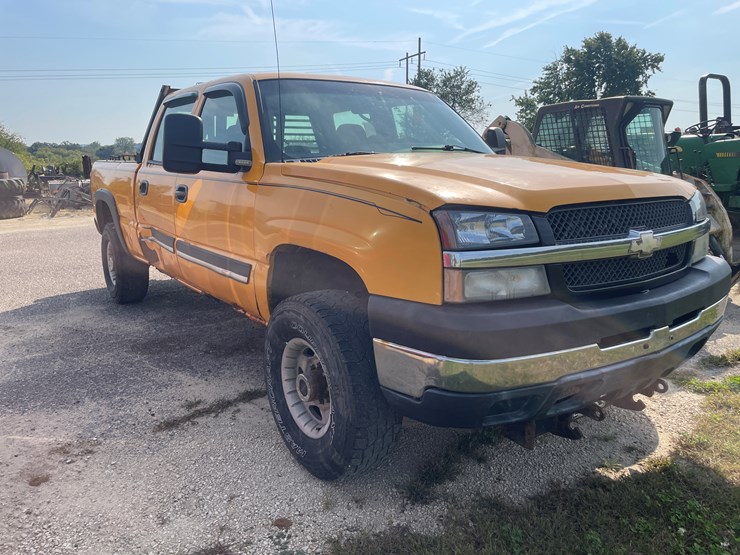 #1007-•-2004-chevy-2500-hd-(has-wi-title)-image-2