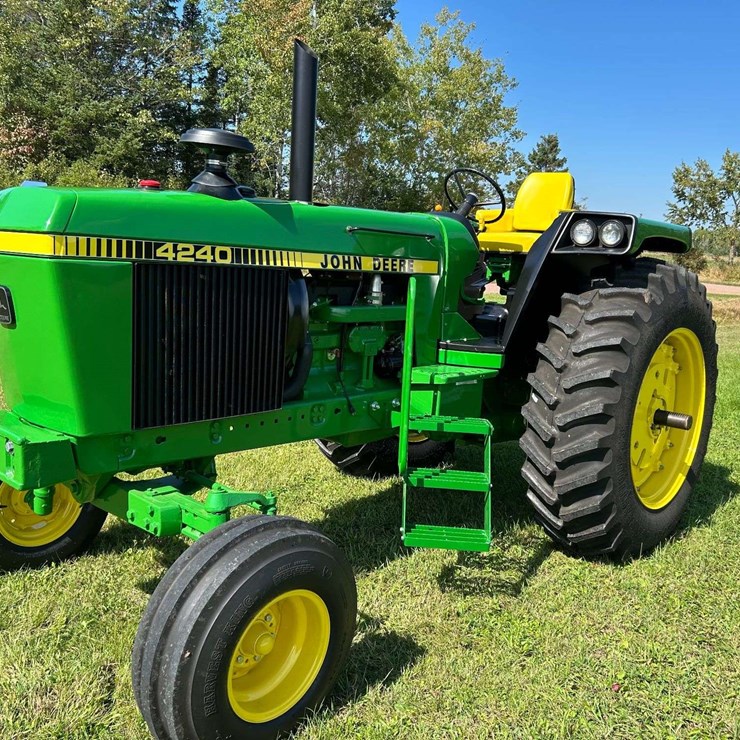 JOHN DEERE 4240