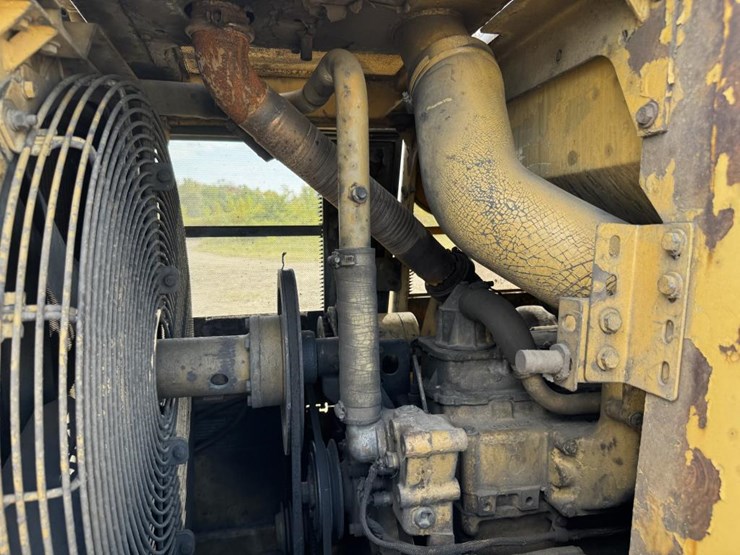 caterpillar-953-image-53