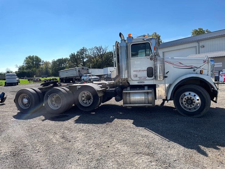 1999-freightliner-108sd-image-4