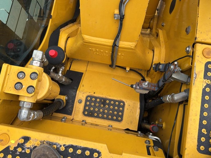 2022-komatsu-pc138-image-44