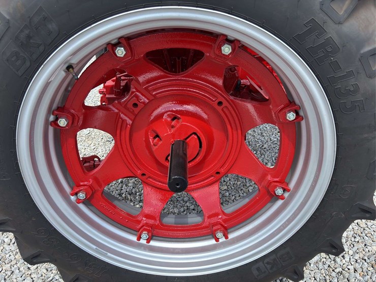 farmall-340-image-31