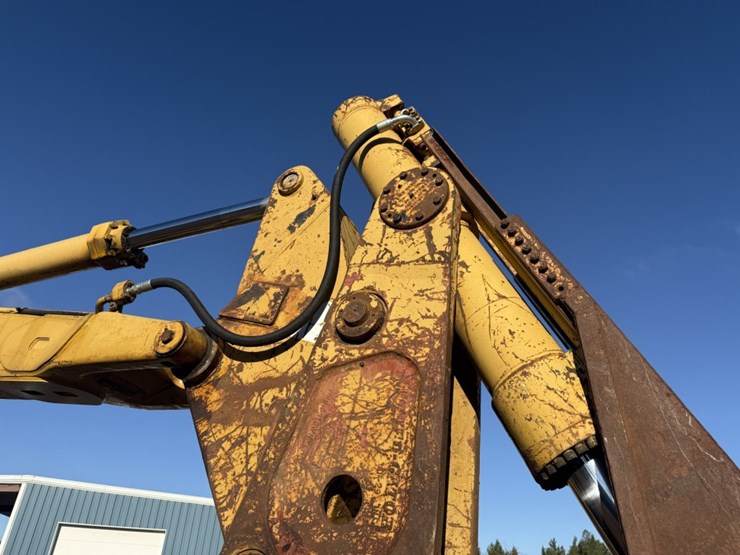 caterpillar-245-image-10