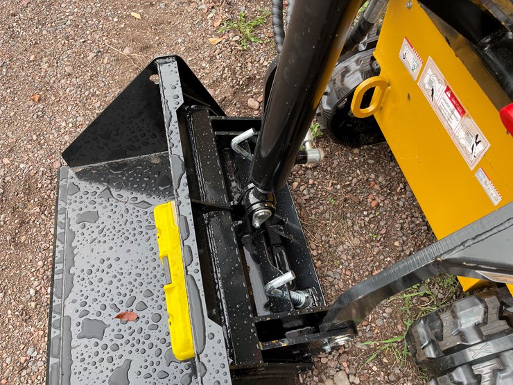 #8170-•-agt-compact-track-loader-image-9
