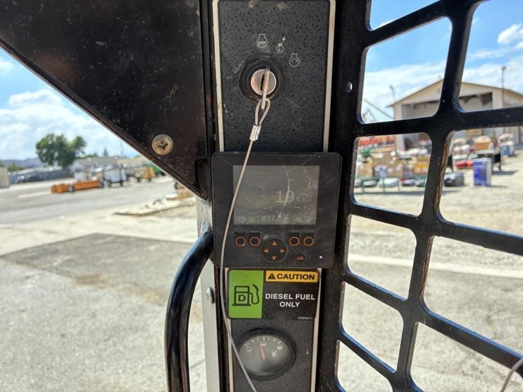 2019-gehl-r105-image-17