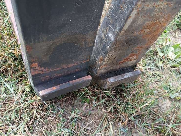 #107-•-set-of-42"-pallet-forks-[damaged]-image-11