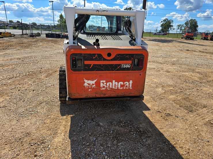 2013-bobcat-t590-image-12