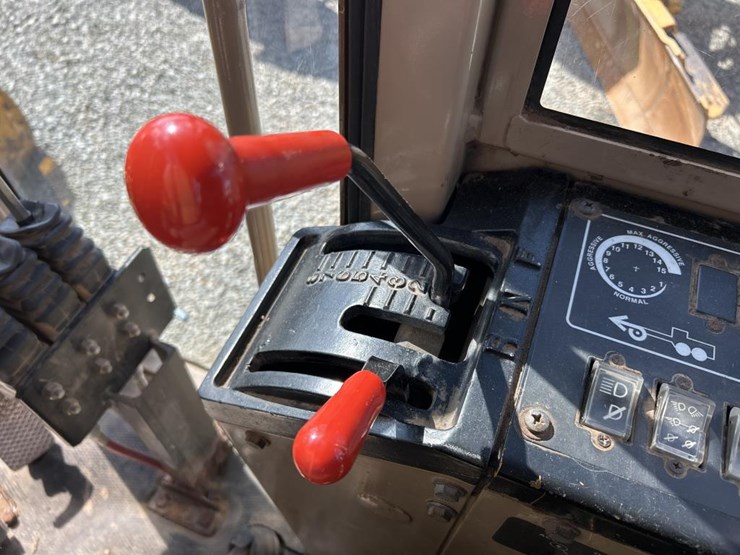 deere-770bh-image-95