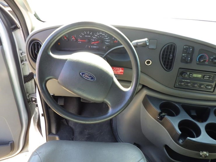 2006-ford-econoline-350-image-9
