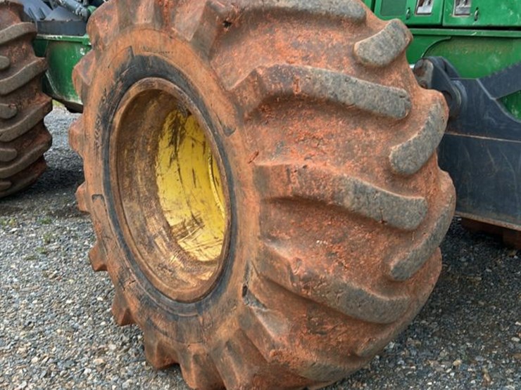 2018-deere-648l-image-9