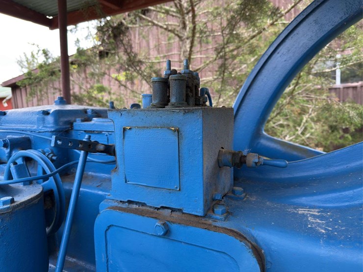 25hp-superior-oil-field-engine-image-9