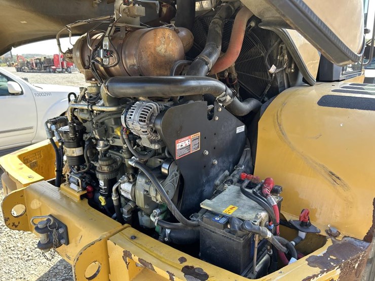 2016-deere-344k-image-47