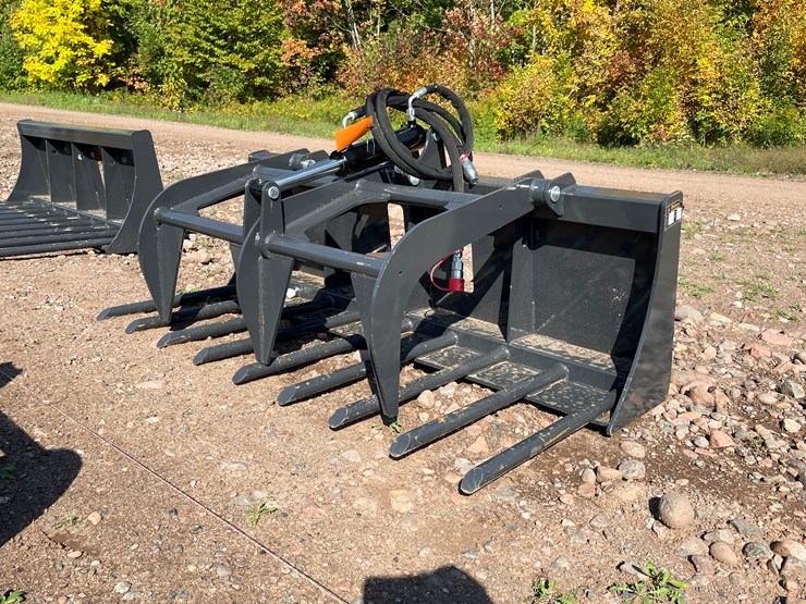 #8243-•-wolverine-compact-tractor-manure-fork-grapple-image-1
