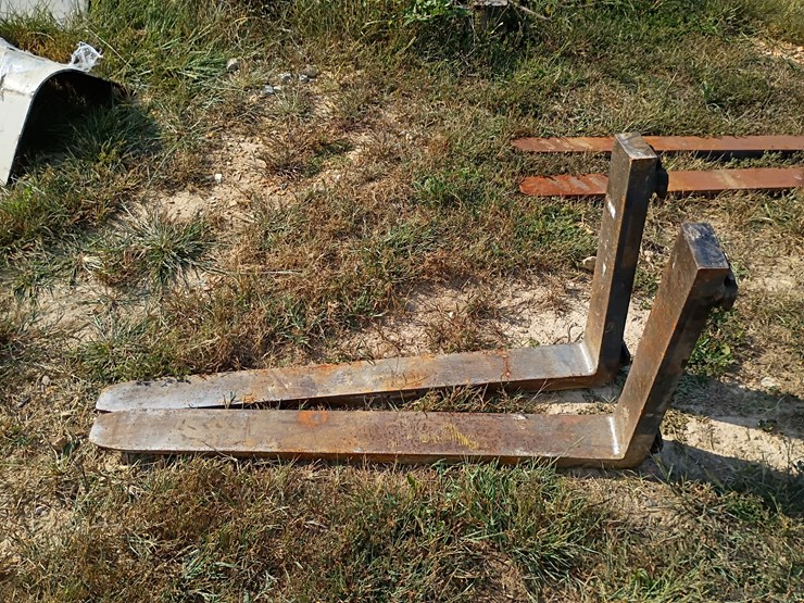 #104-•-set-of-42"-pallet-forks-image-2