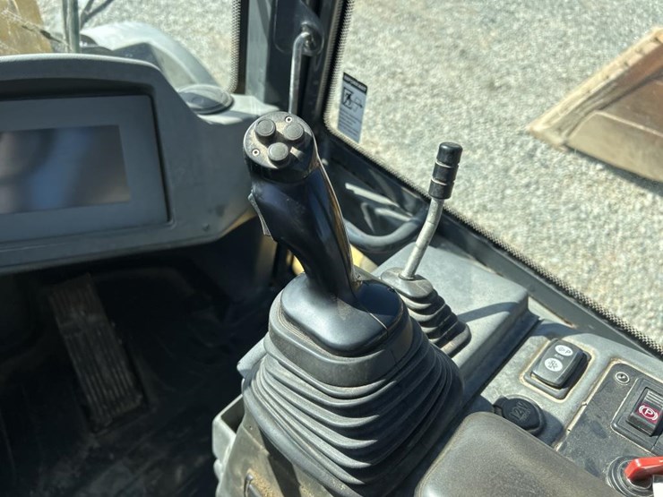 2016-deere-344k-image-62