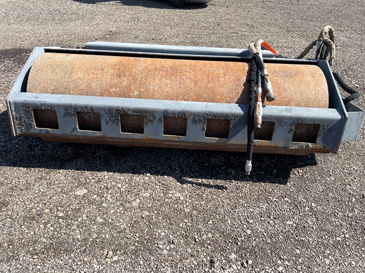 #6492-•-wolverine-roller-compactor-image-2
