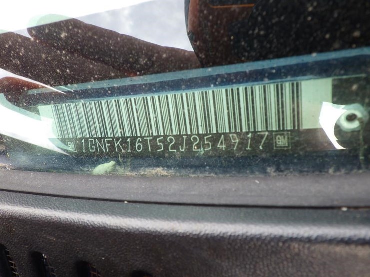 2002-chevrolet-suburban-image-15