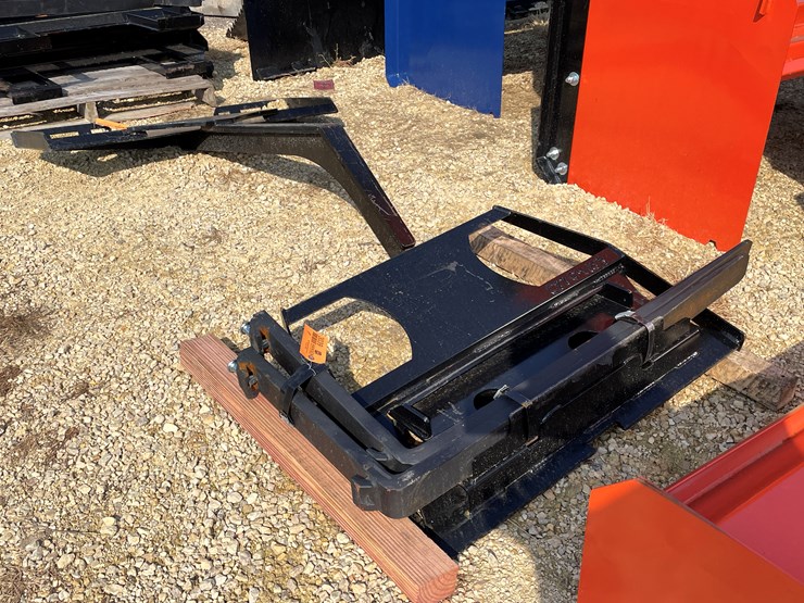 #3039-•-mini-universal-attach-pallet-forks-and-mast-image-4