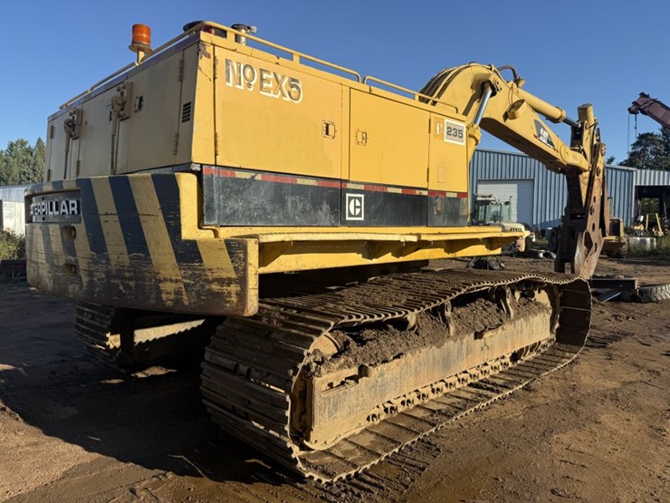caterpillar-235-image-5