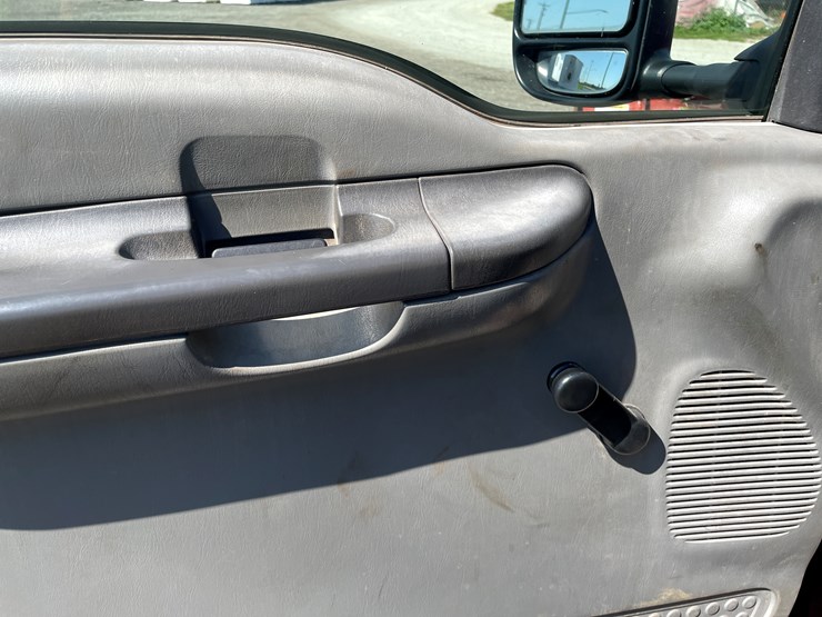 2002-ford-f550-xl-image-43