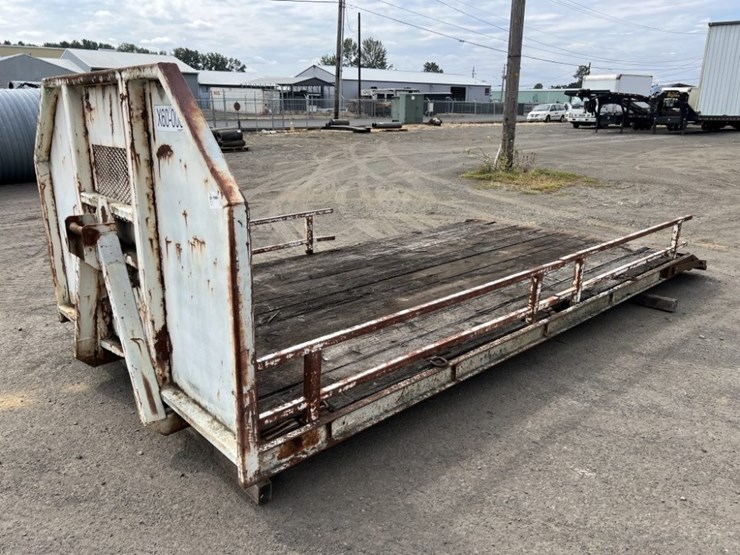 flatbed-hook-body-image-1