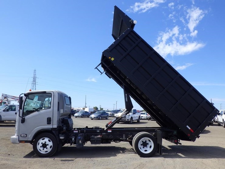 2018-isuzu-nqr-image-5