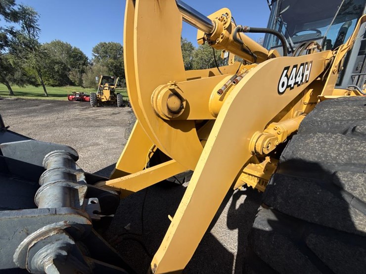 deere-644h-image-15