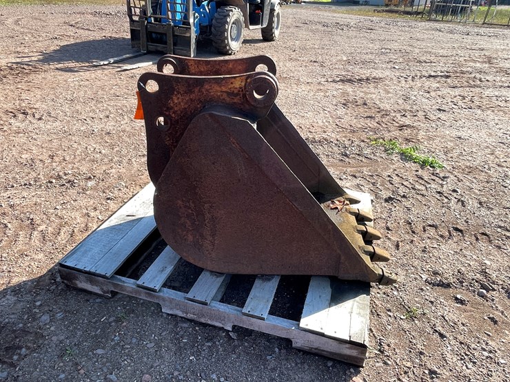 #8206-•-5-tooth-excavator-bucket-image-3