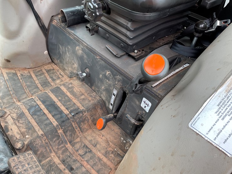 #8065-•-2024-bad-boy-4035ch-4wd-tractor-with-front-mount-berco-66"-snowblower-image-54