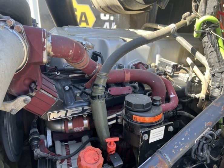 2013-mack-cxu-tri-axle-truck-tractor-image-23