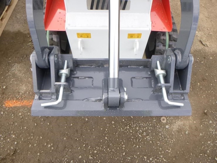 battler-st28h-6-skid-steer-track-loader-image-10