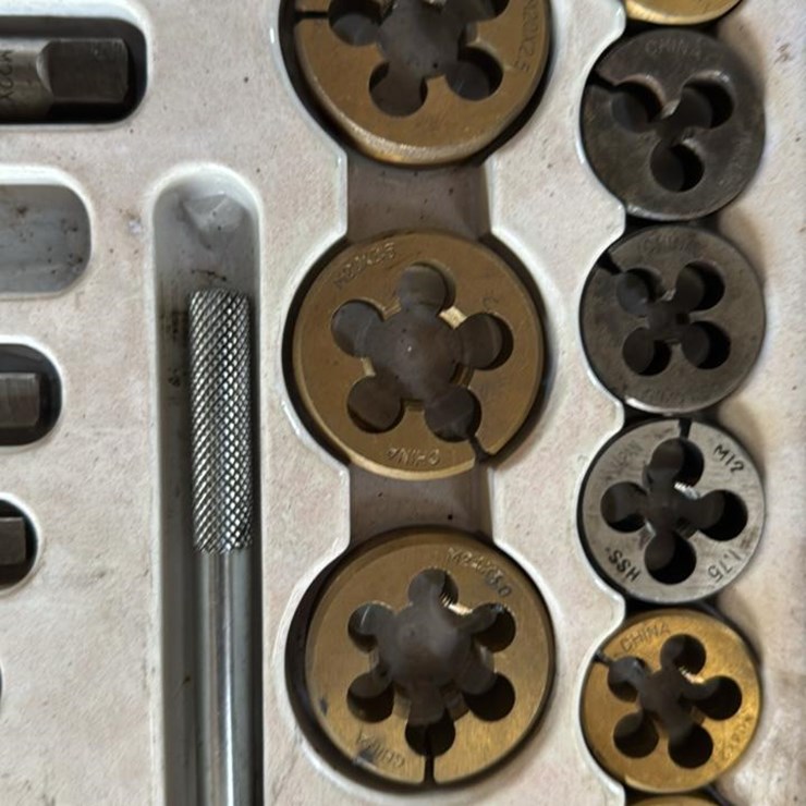 #160 • Metric Tap & Die Set