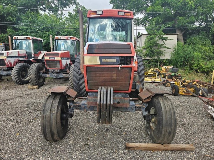 #2004-•-case-international-7110-magnum-tractor-image-8
