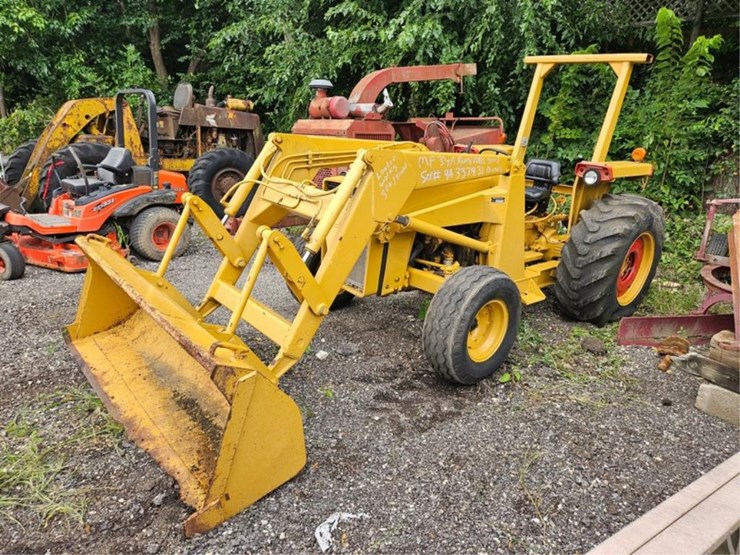 #2008-•-massey-ferguson-loader-tractor-image-1