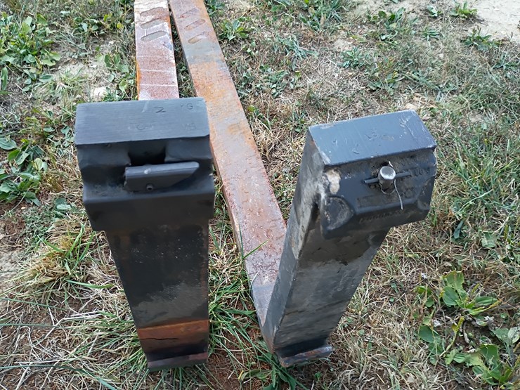#108-•-set-of-42"-pallet-forks-image-9