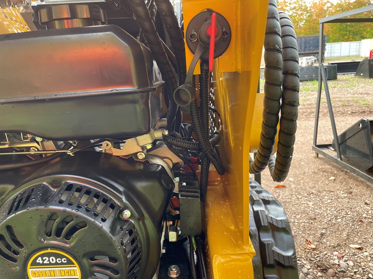 #8174-•-agt-compact-track-loader-image-21