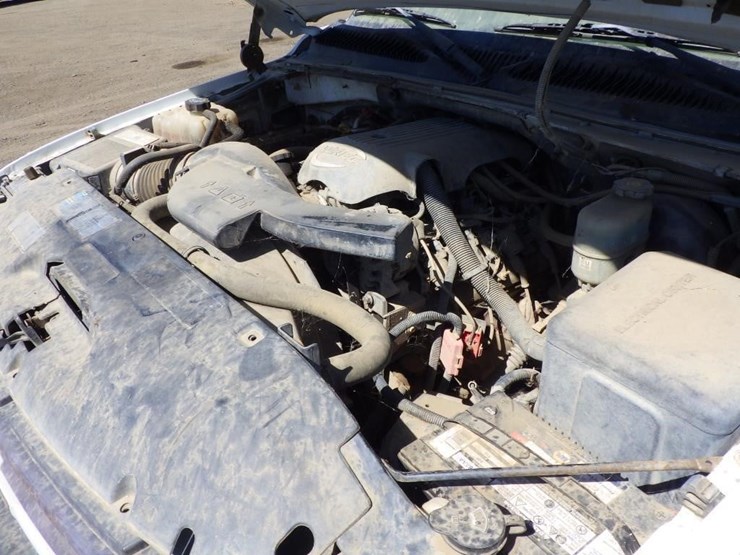2002-chevrolet-tahoe-image-10
