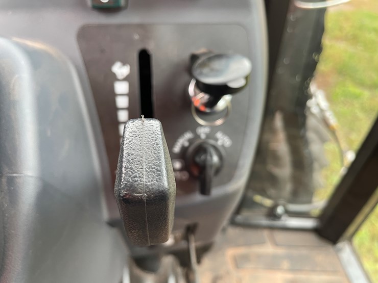 #8065-•-2024-bad-boy-4035ch-4wd-tractor-with-front-mount-berco-66"-snowblower-image-63