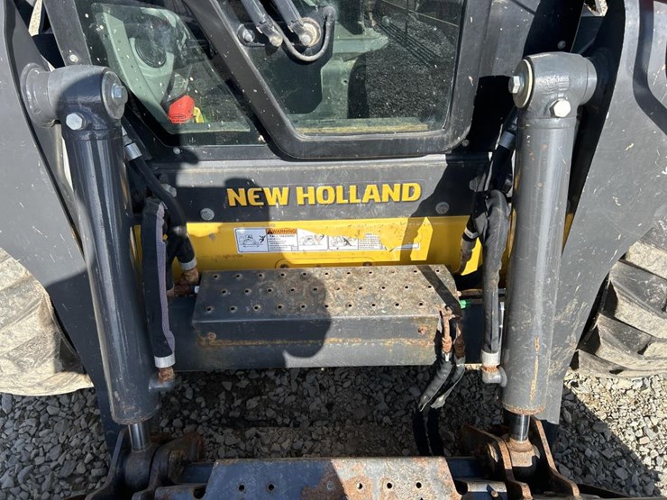 2022-new-holland-l320-image-11
