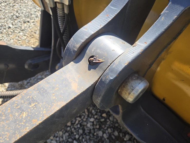 2019-deere-344l-image-13